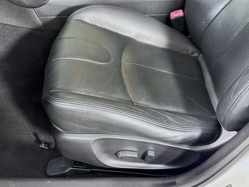 2013 INFINITI G37 - Image 24