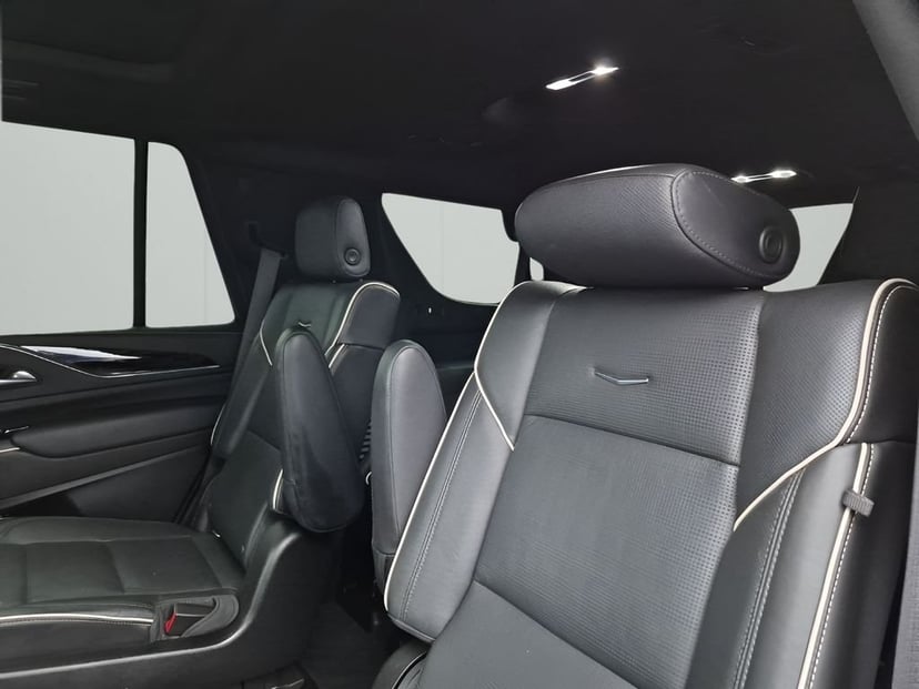 2021 Cadillac Escalade - Image 19
