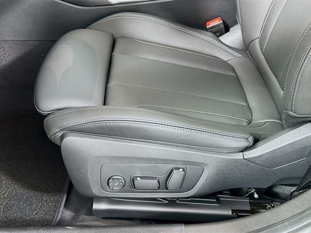 2026 BMW 3 Series - Image 21