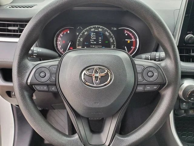 2025 Toyota RAV4 - Image 12