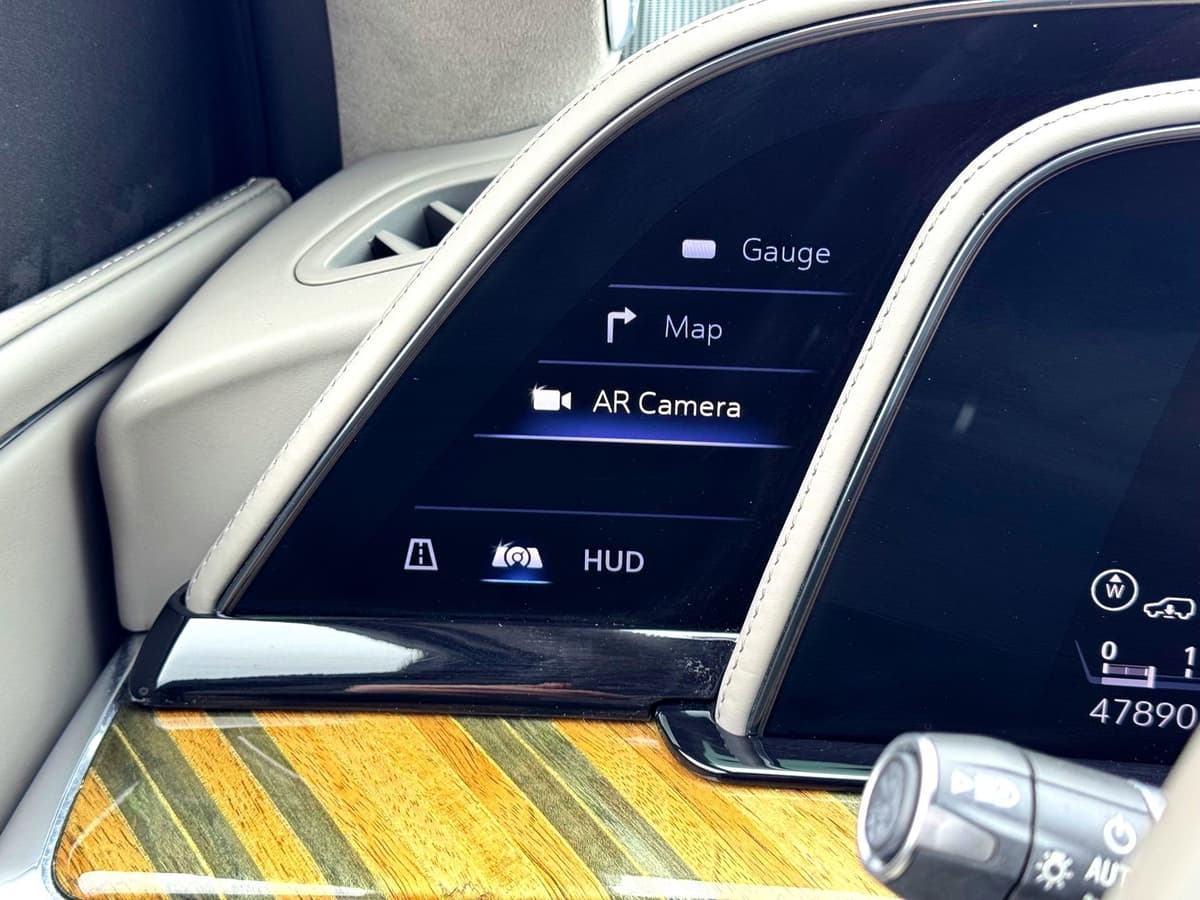 2021 Cadillac Escalade - Image 34