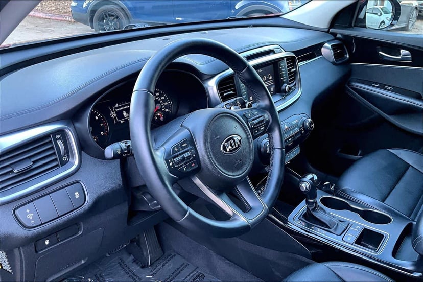 2017 Kia Sorento - Image 17