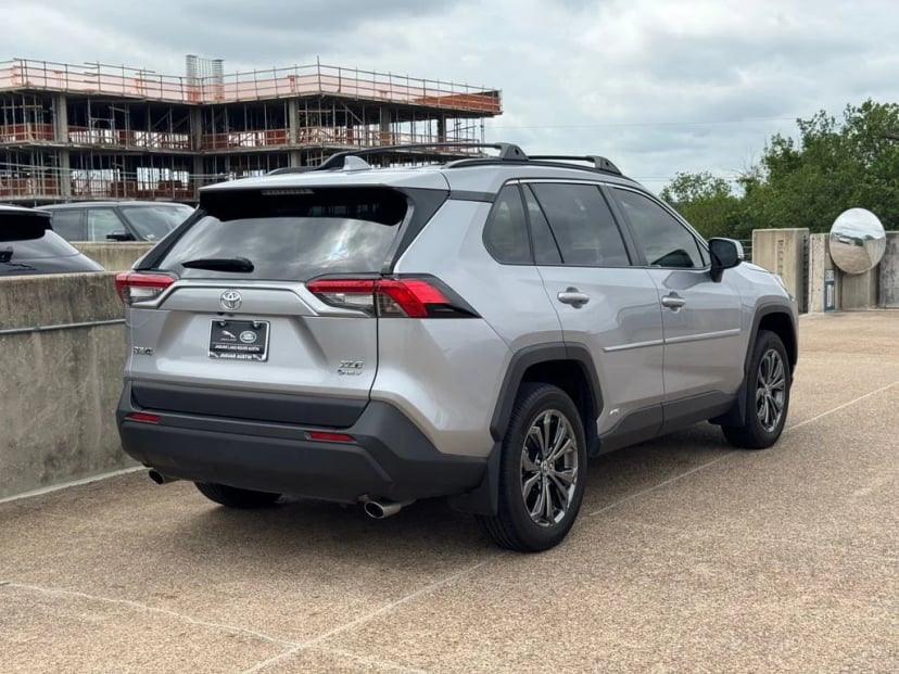 2025 Toyota RAV4 Hybrid - Image 9