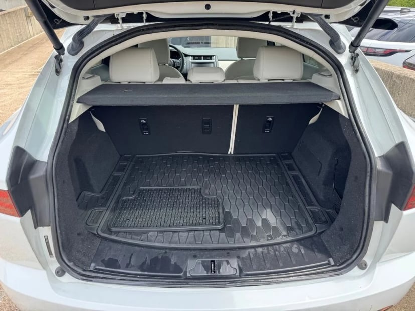 2020 Jaguar E-PACE - Image 8