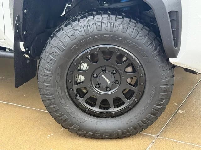 2024 Toyota Tacoma Hybrid - Image 2