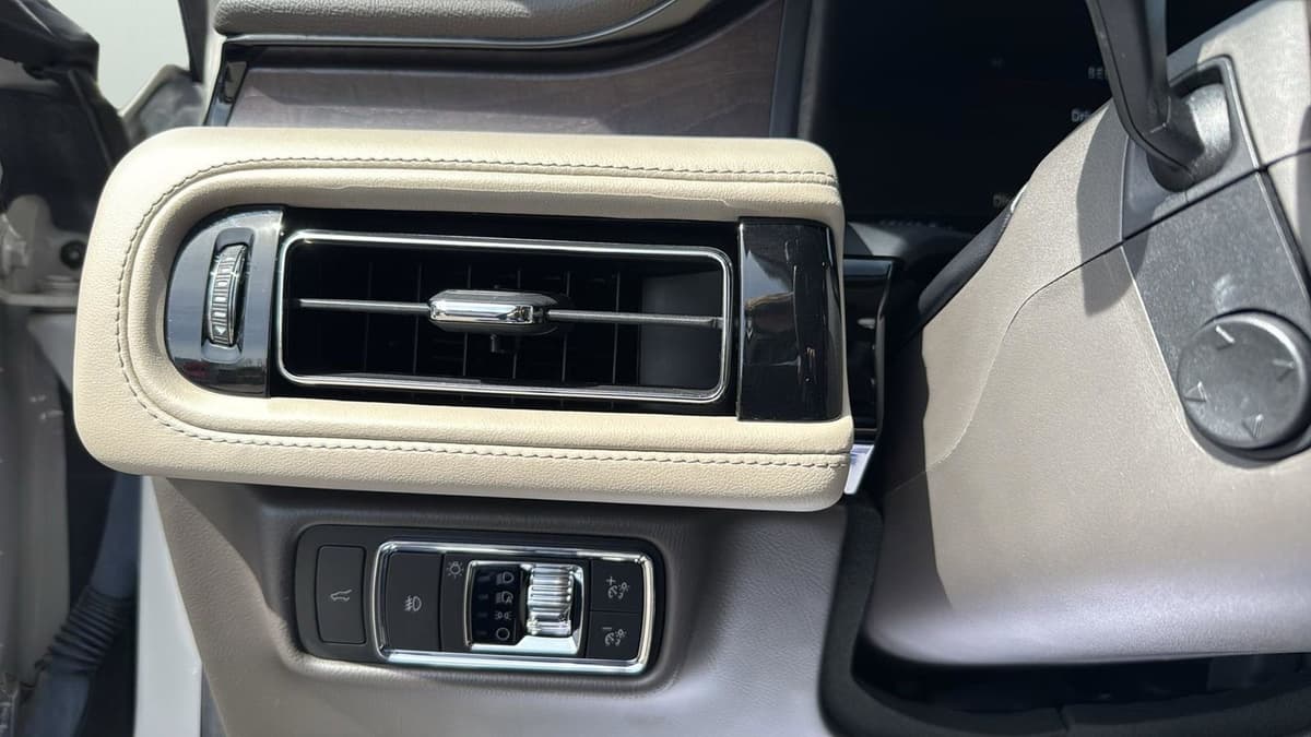 2023 Lincoln Aviator - Image 18