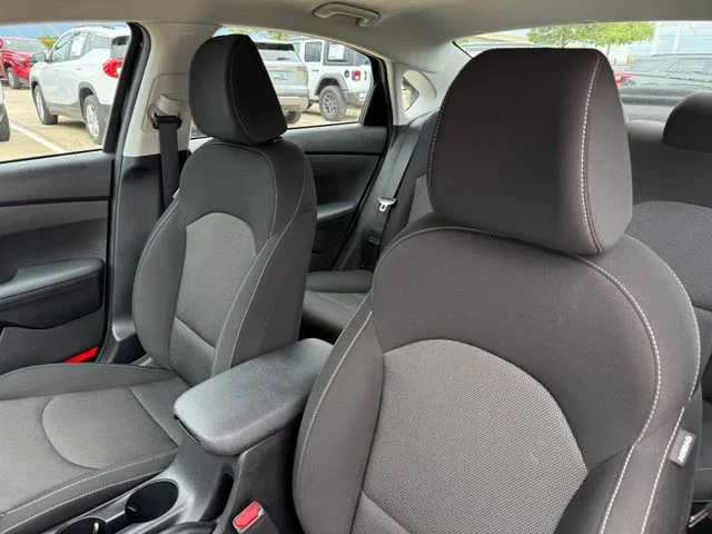 2023 Kia Forte - Image 13