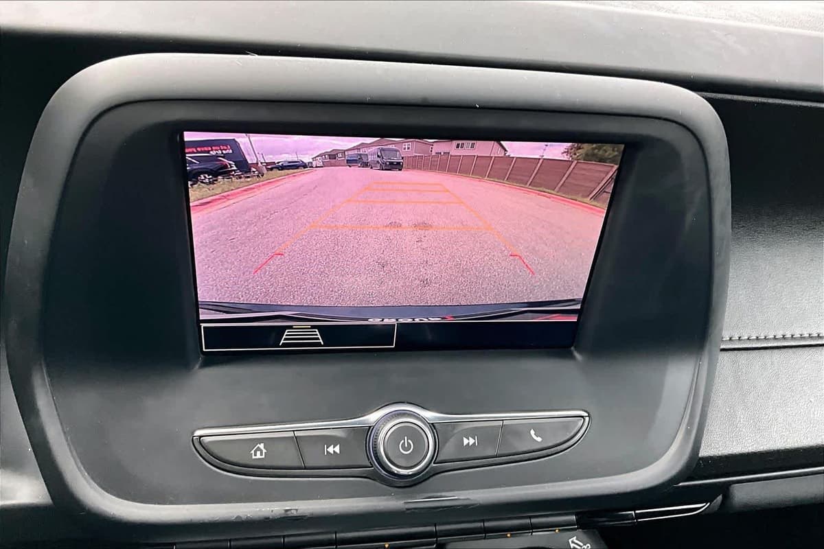 2021 Chevrolet Camaro - Image 26