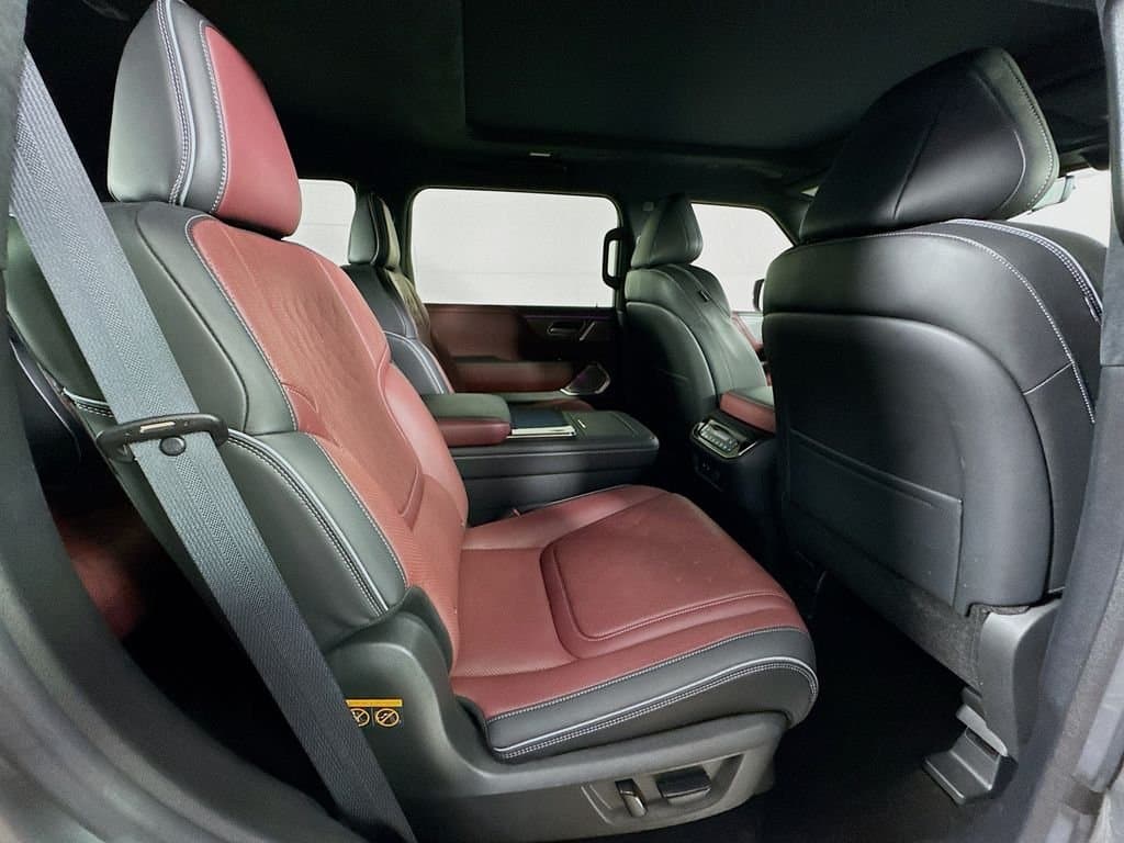 2025 INFINITI QX80 - Image 38