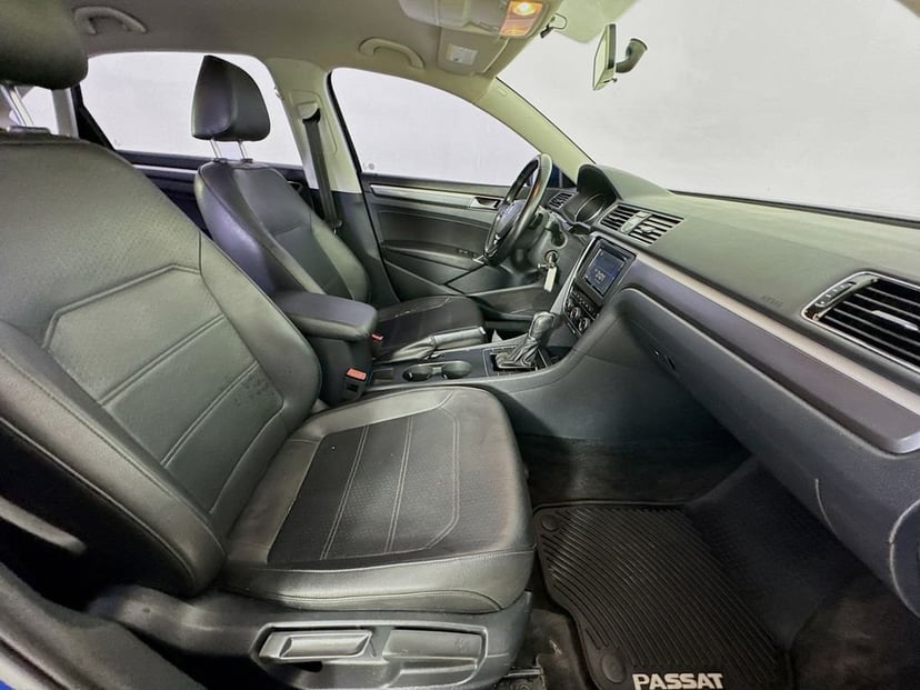 2017 Volkswagen Passat - Image 33