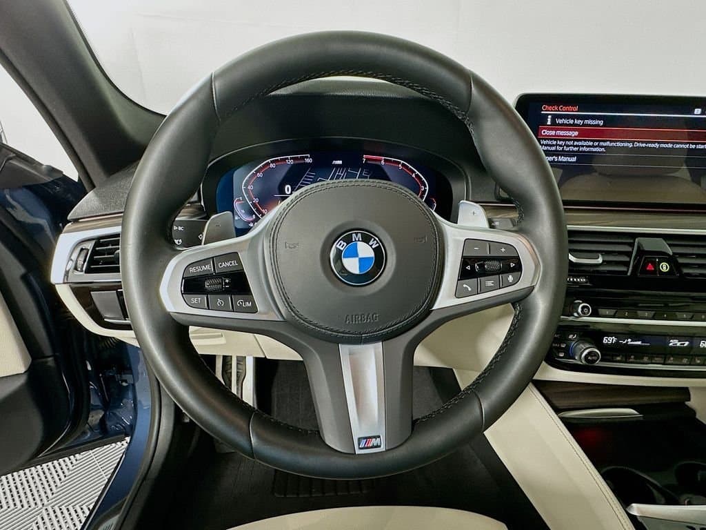 2023 BMW 5 Series - Image 11