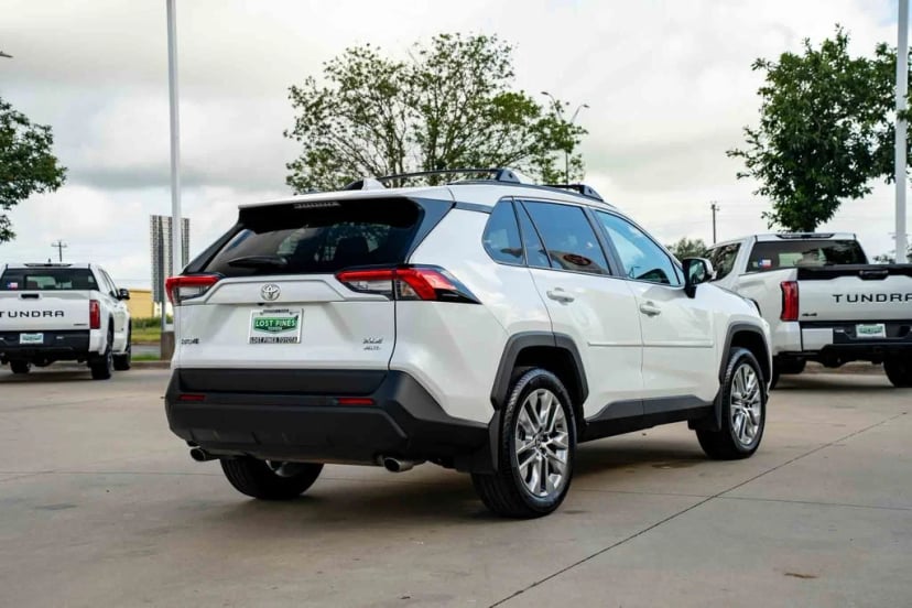 2025 Toyota RAV4 - Image 4