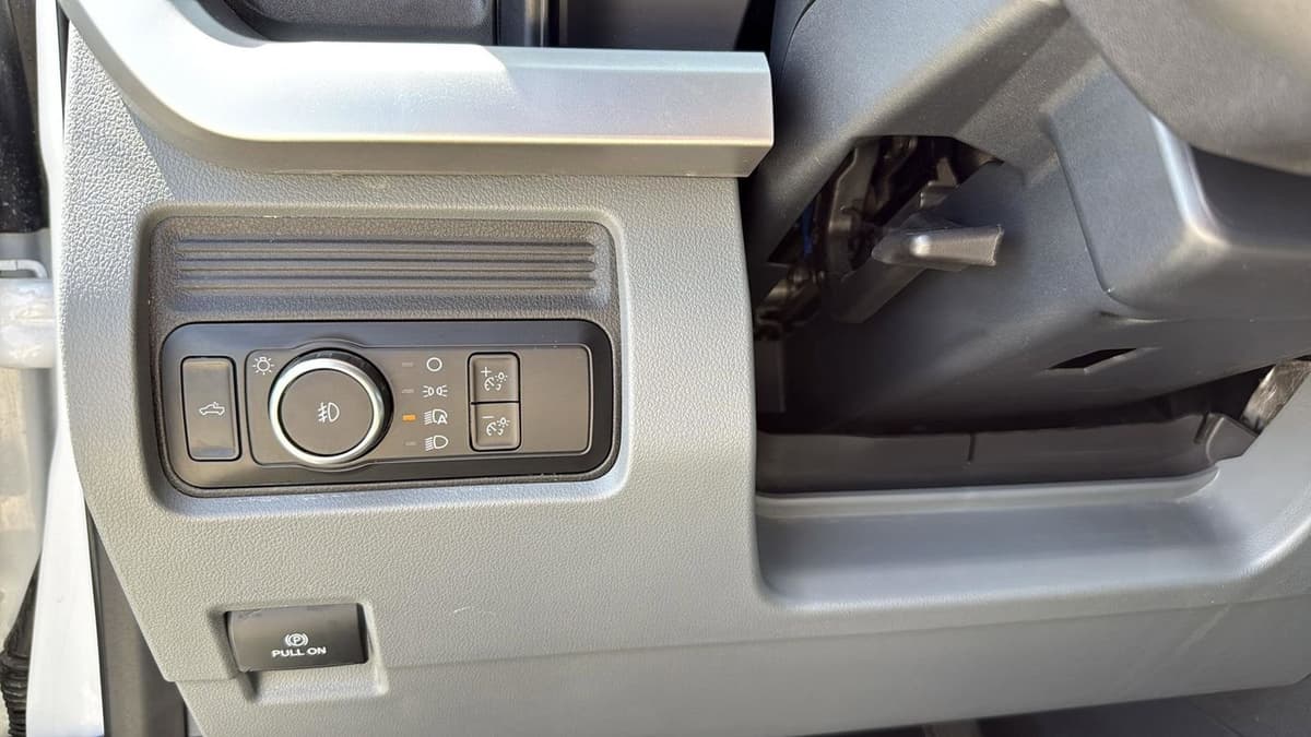 2025 Ford F-350SD - Image 18