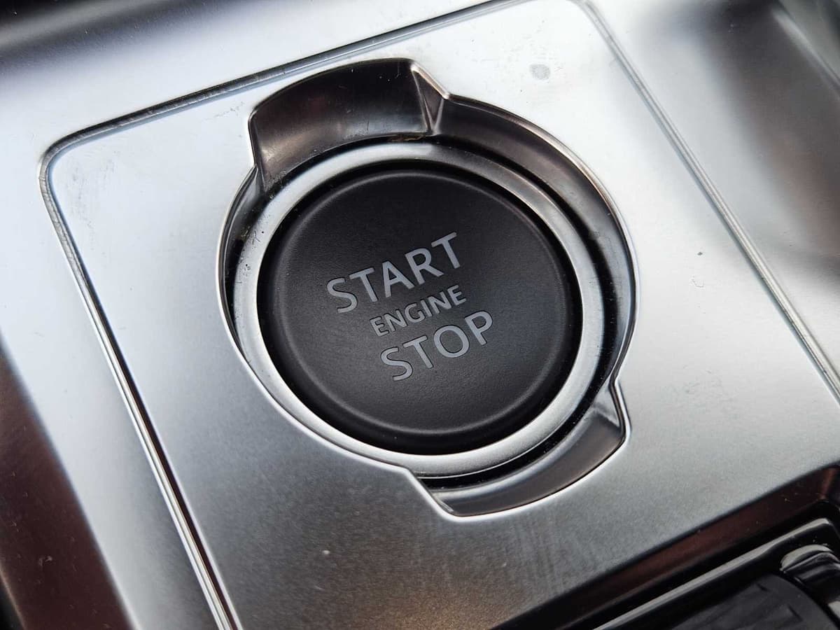 2023 Jaguar F-PACE - Image 19