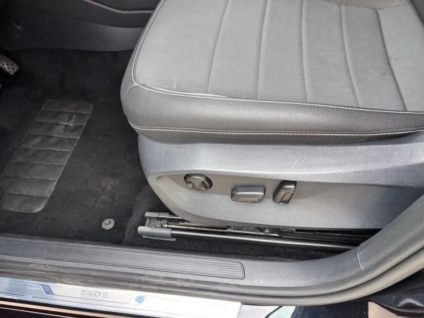 2024 Volkswagen Taos - Image 23