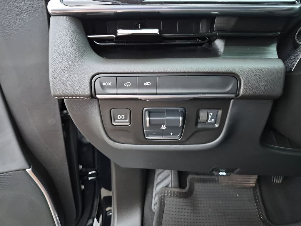 2021 Cadillac Escalade - Image 35