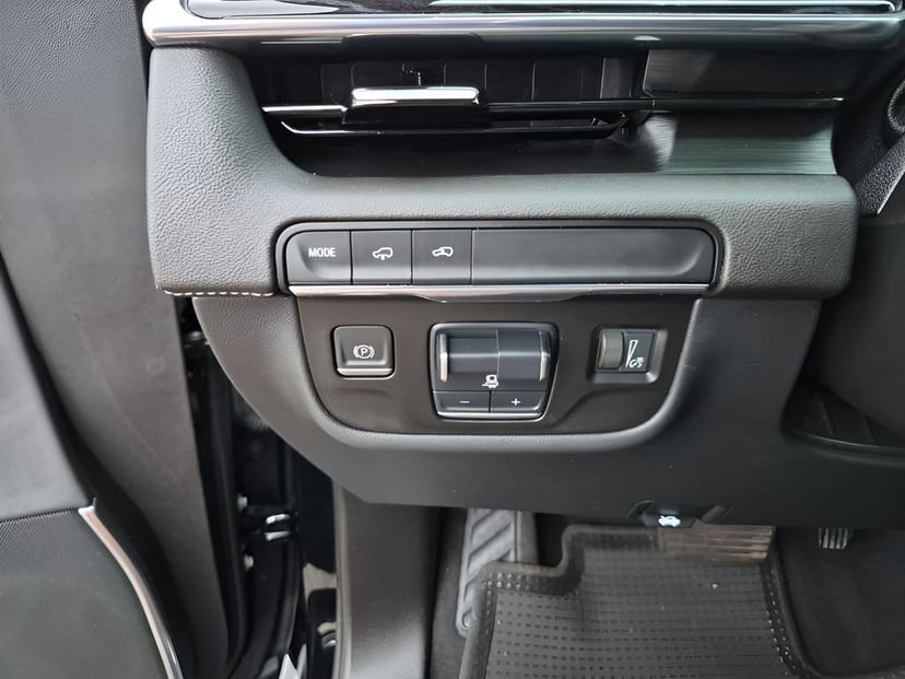 2021 Cadillac Escalade - Image 35