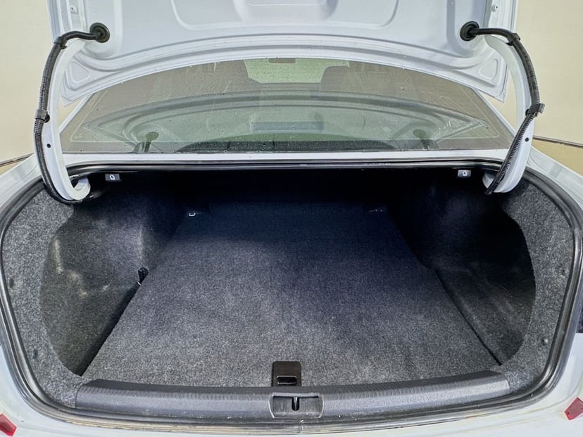 2017 Volkswagen Passat - Image 29