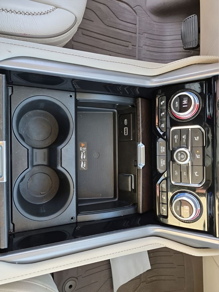 2023 GMC Yukon XL - Image 40