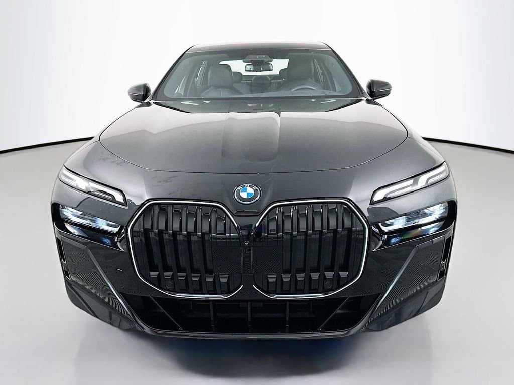 2025 BMW 7 Series - Image 2