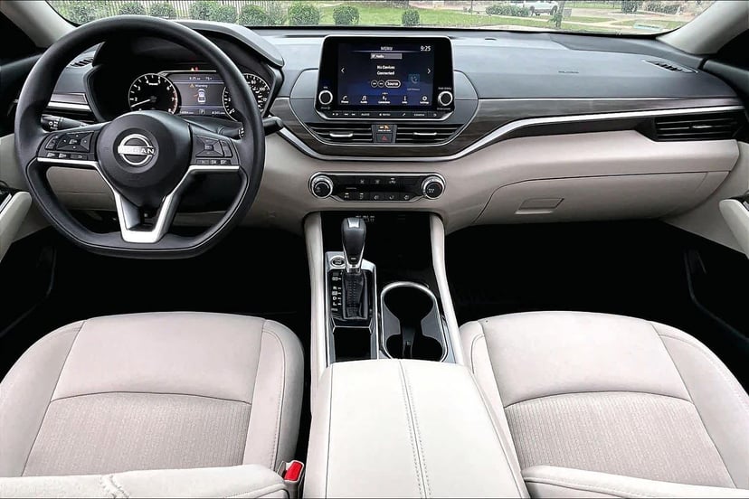 2023 Nissan Altima - Image 16