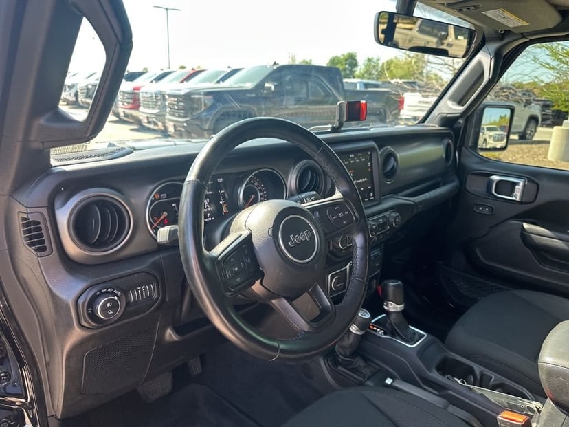 2022 Jeep Gladiator - Image 25
