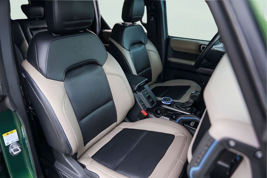 2023 Ford Bronco - Image 32