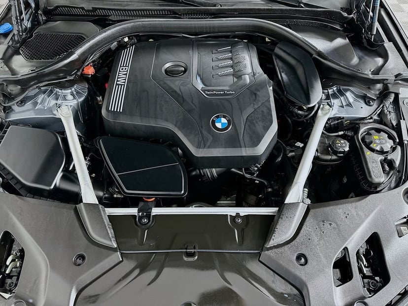 2023 BMW 5 Series - Image 31