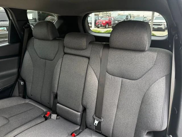 2023 Hyundai Santa Fe - Image 27