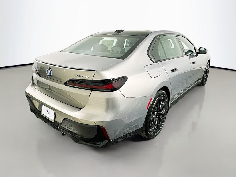 2025 BMW i7 - Image 5