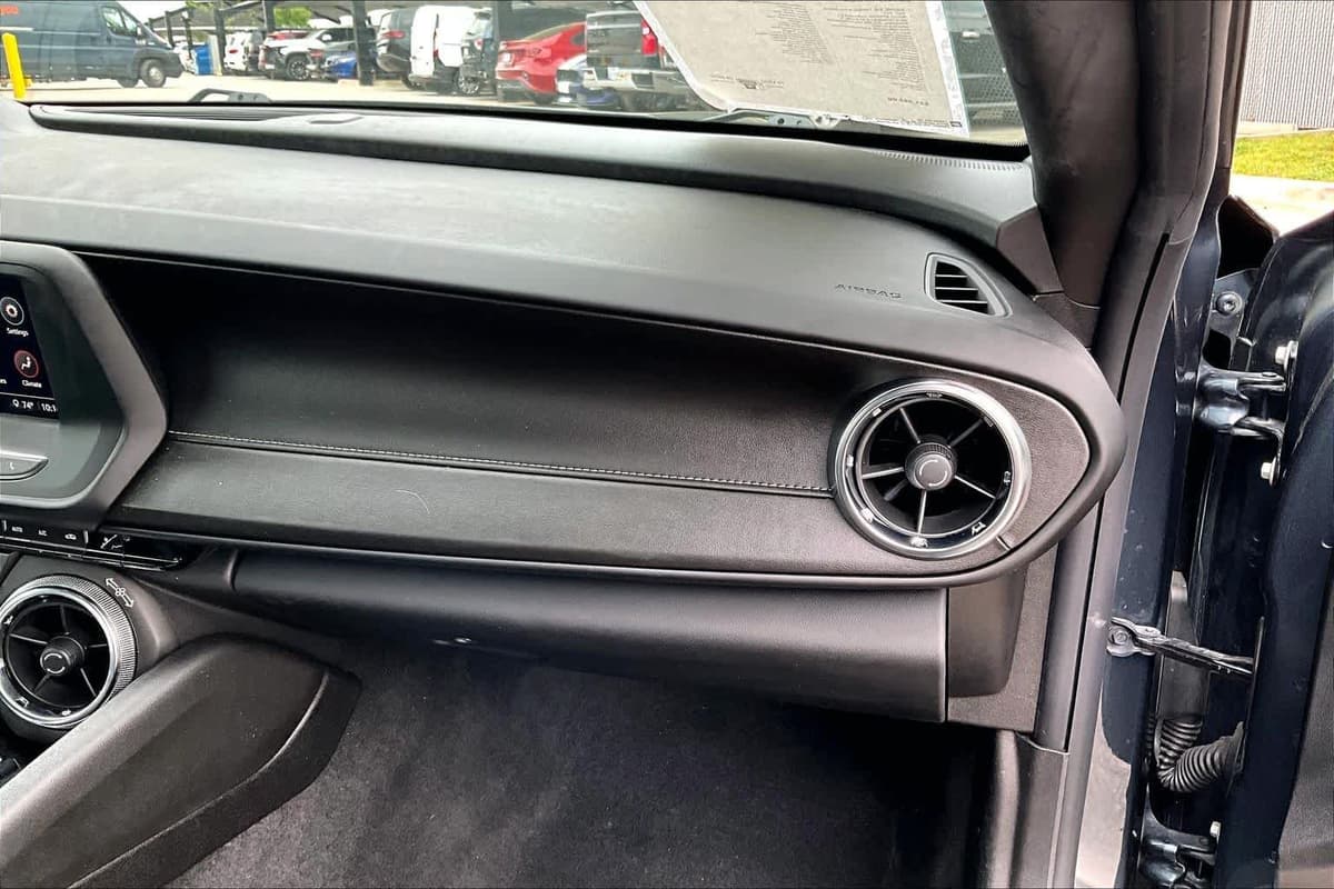 2021 Chevrolet Camaro - Image 18