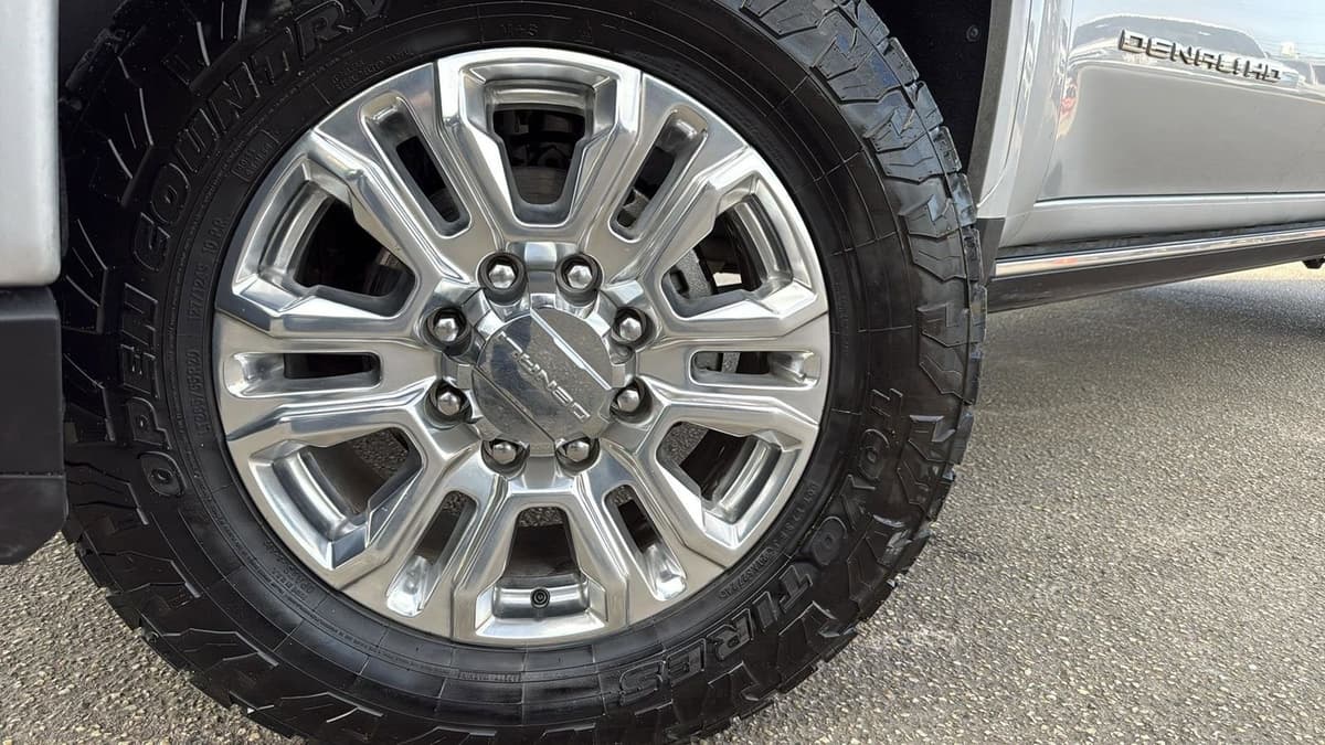 2022 GMC Sierra 2500HD - Image 9