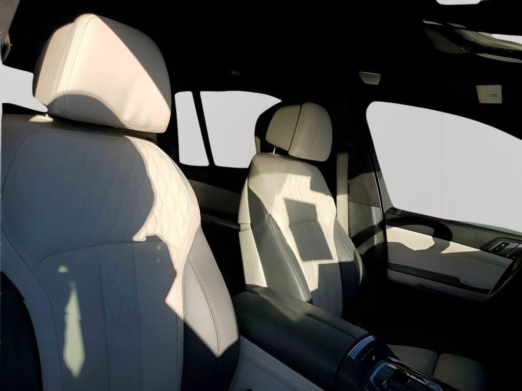 2023 BMW X7 - Image 15