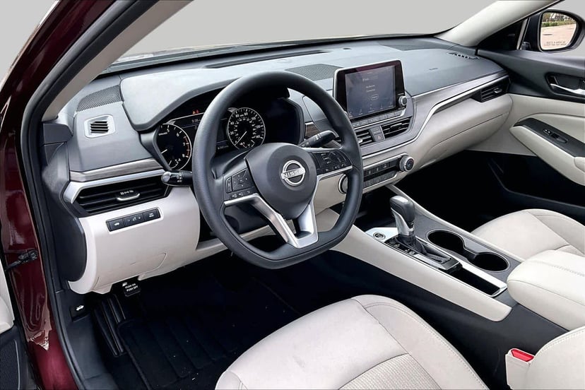 2025 Nissan Altima - Image 18