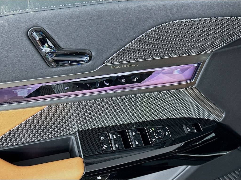 2025 BMW 7 Series - Image 20