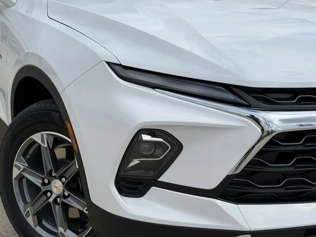 2025 Chevrolet Blazer - Image 4