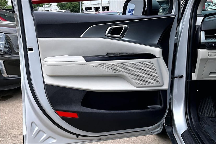 2023 Kia Carnival - Image 21
