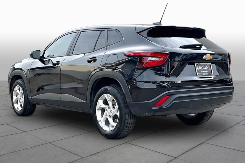 2025 Chevrolet Trax - Image 12