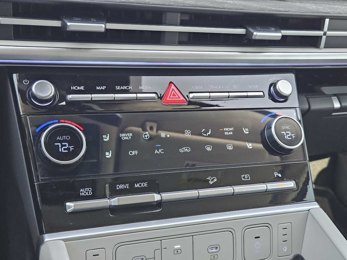 2025 Hyundai Santa Fe Hybrid - Image 17