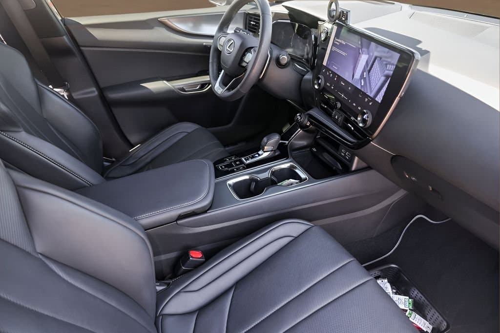 2024 Lexus NX - Image 30