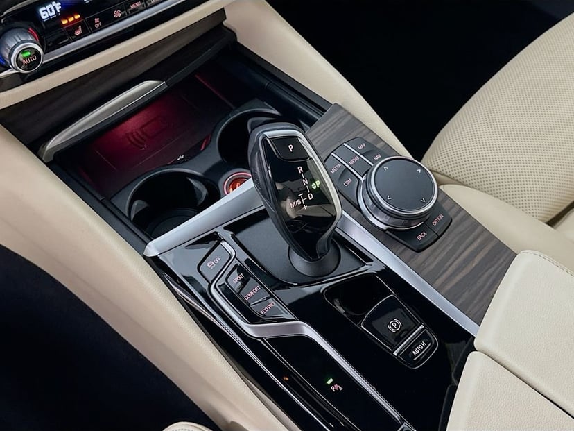 2023 BMW 5 Series - Image 17