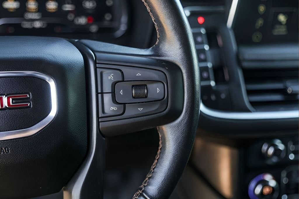 2022 GMC Yukon - Image 13