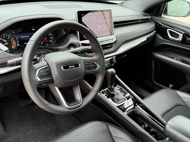 2025 Jeep Compass - Image 10