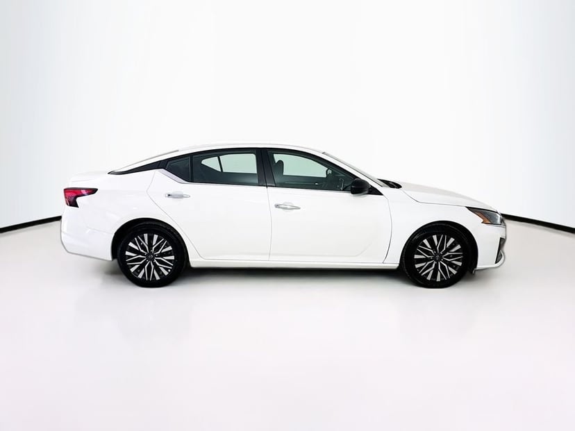 2025 Nissan Altima - Image 8