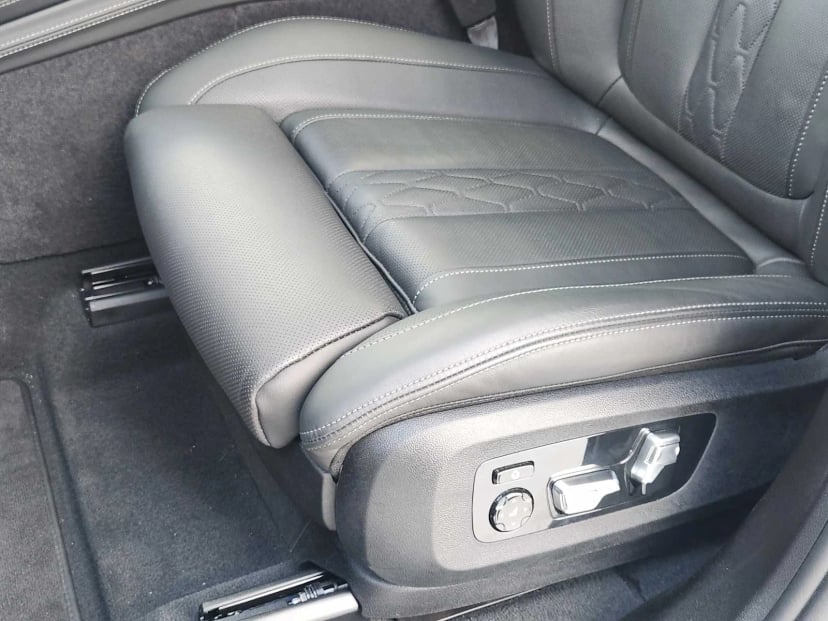 2025 BMW ALPINA XB7 - Image 26