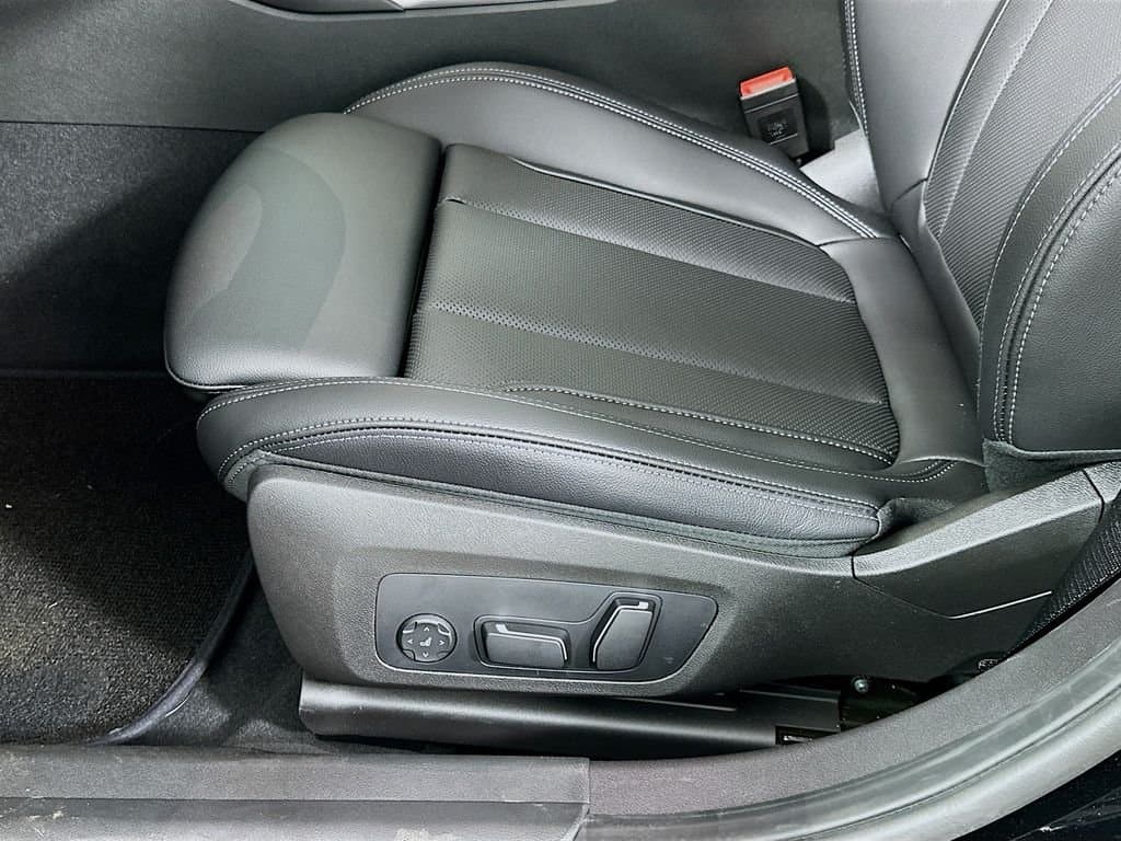 2026 BMW 3 Series - Image 21