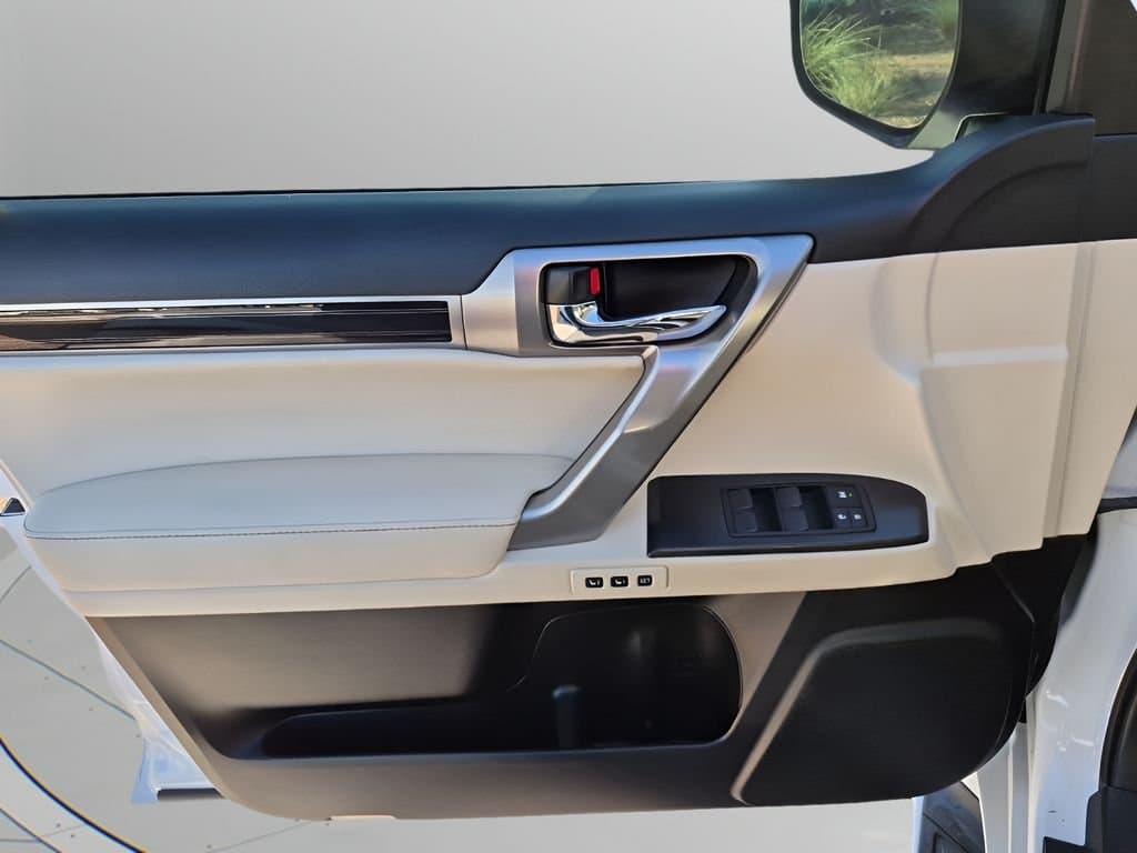 2023 Lexus GX - Image 27