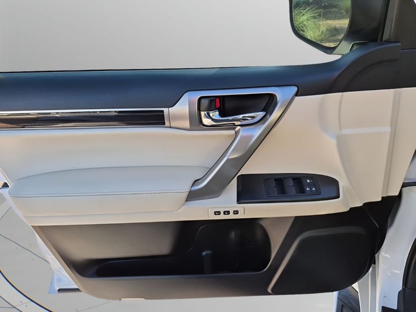 2023 Lexus GX - Image 27