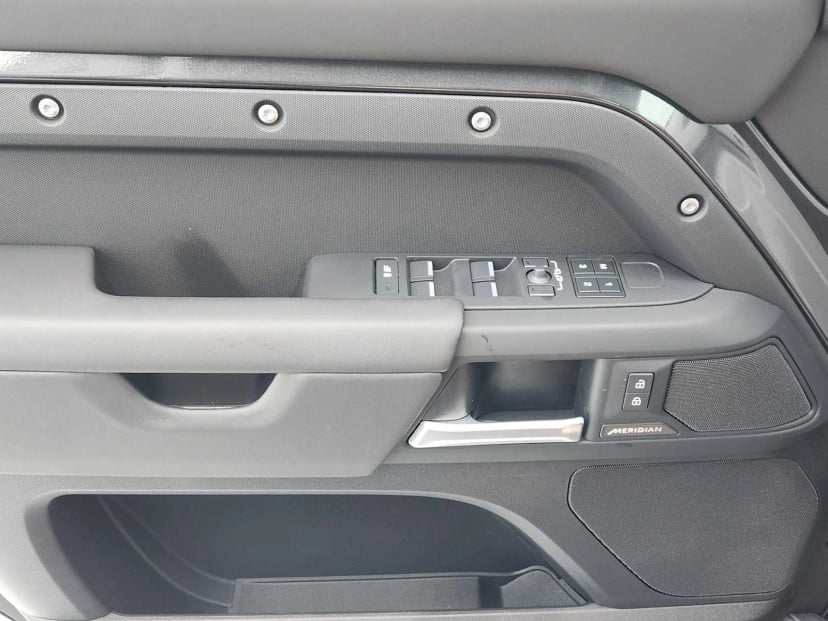 2026 LAND ROVER Defender 110 - Image 23