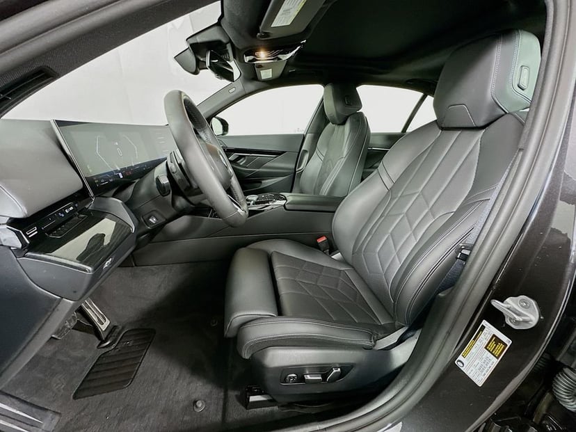 2025 BMW 5 Series - Image 21
